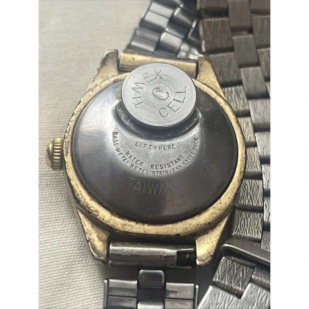 Vintage Timex Electric Ladies Watch Analog‎ Gold Tone Wrist Tested Needs Battery
